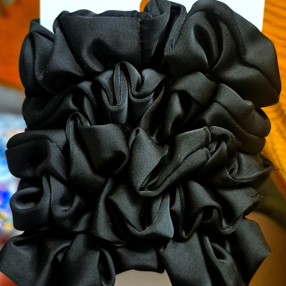 5 Satin scrunchies